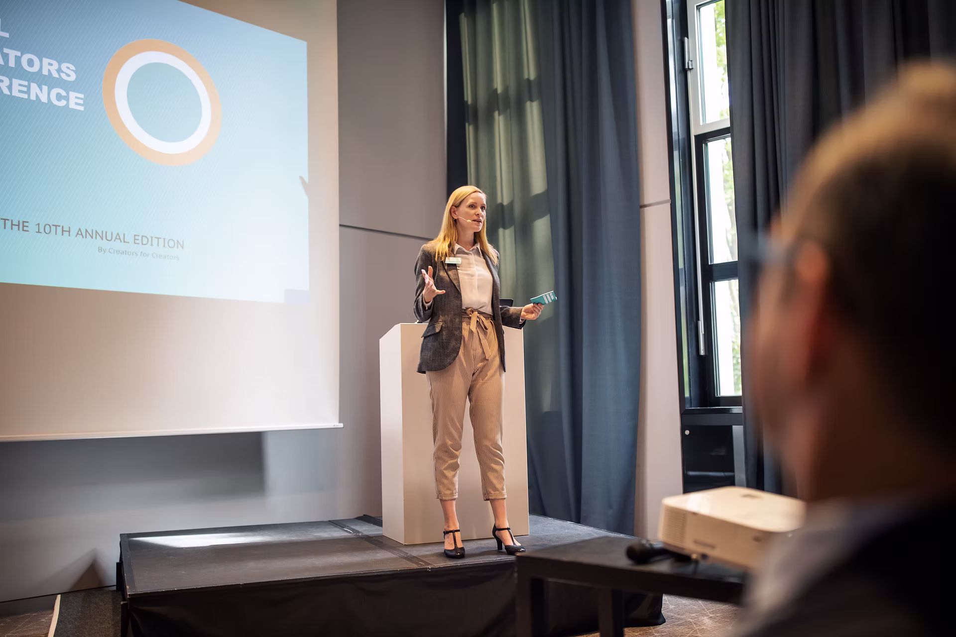 The Six Helpers – A Tool to Create Winning Presentations for Leaders